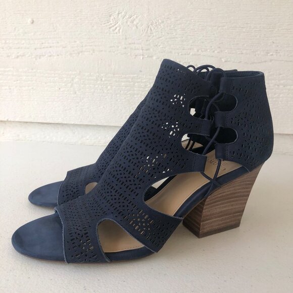 Vince Camuto Navy Corbina Size 10M Laser Cut Block Heel Ankle Boot - Picture 2 of 13